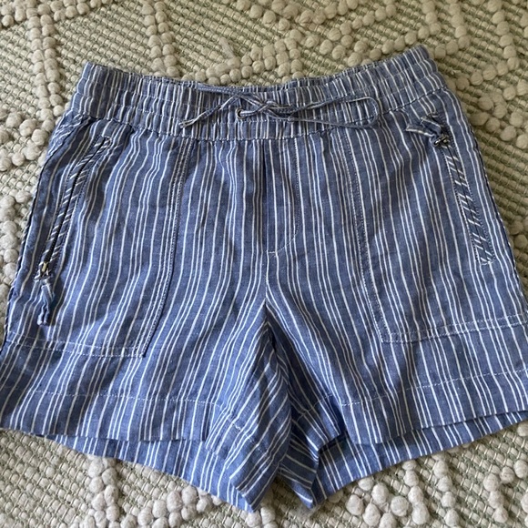 Like new! Striped Linen Pull on shorts - Picture 2 of 4